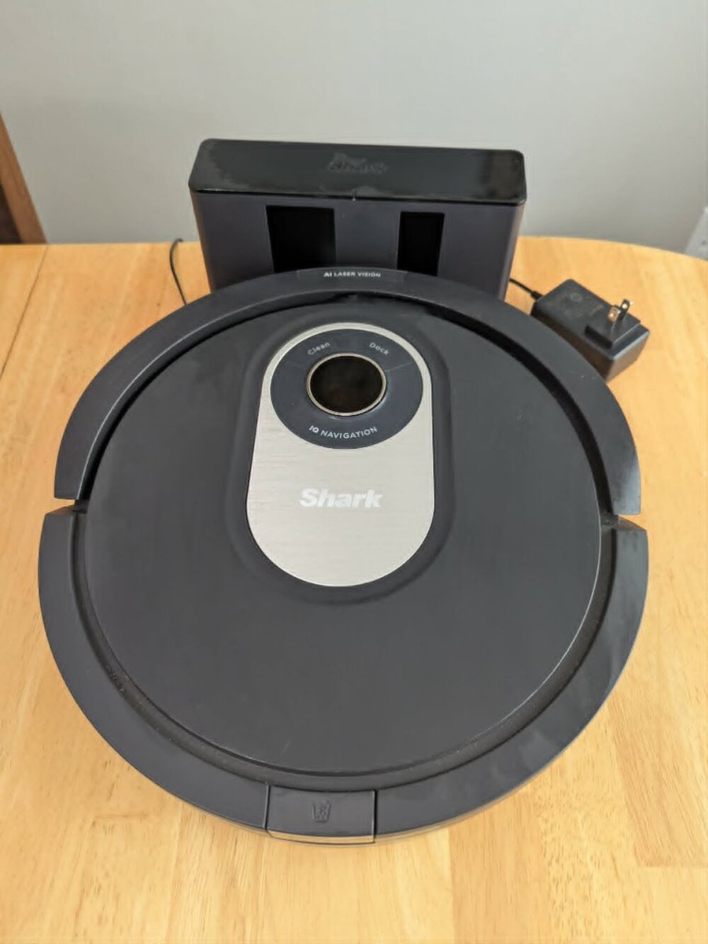 Shark AI Robot Vacuum with Charger Dock RV2001DRUS AS IS READ FOR PARTS
